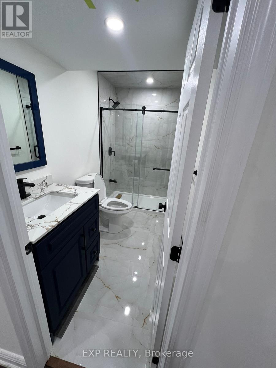 154 Bristol Road E, Mississauga, ON - Indoor Photo Showing Bathroom