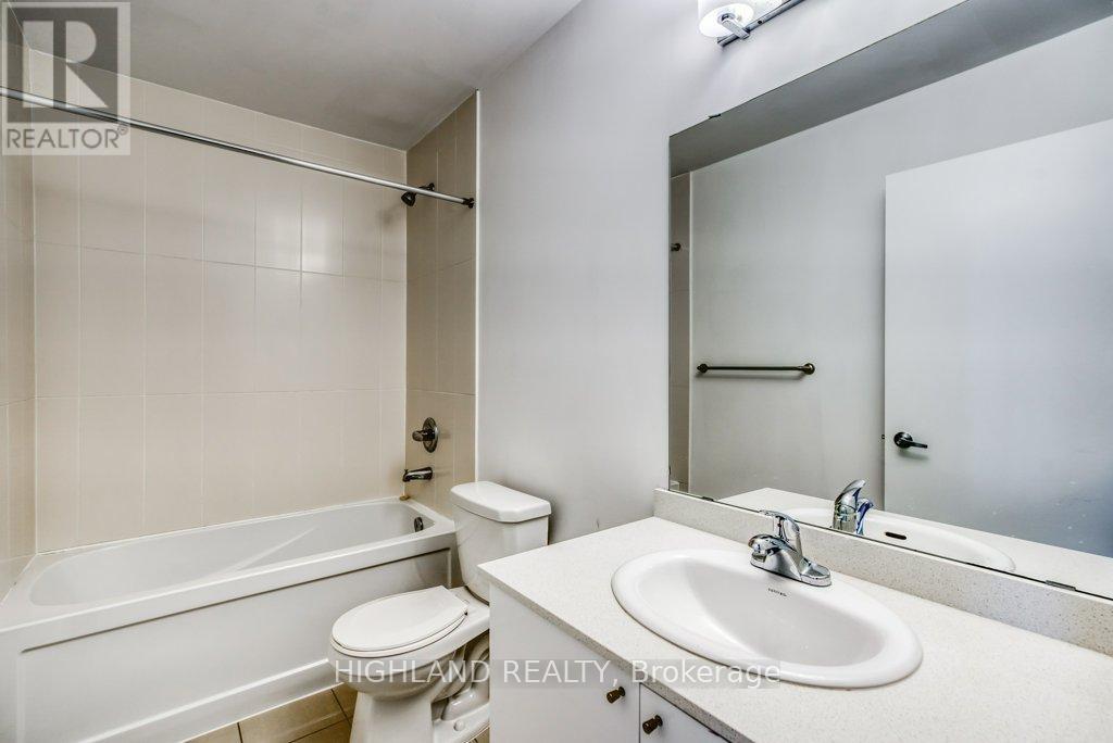 2312 - 3985 Grand Park Drive, Mississauga, ON - Indoor Photo Showing Bathroom