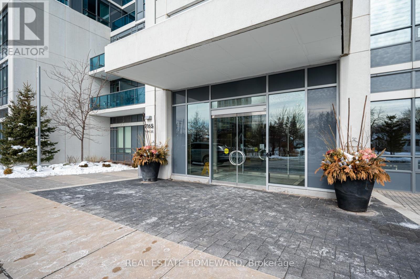 402 - 7165 Yonge Street, Markham, ON - Outdoor With Balcony