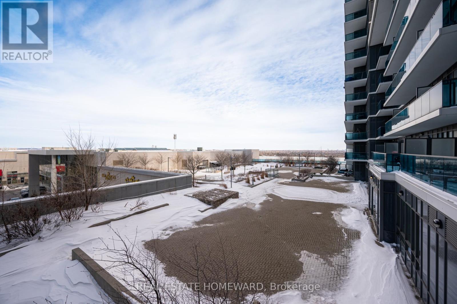 402 - 7165 Yonge Street, Markham, ON - Outdoor