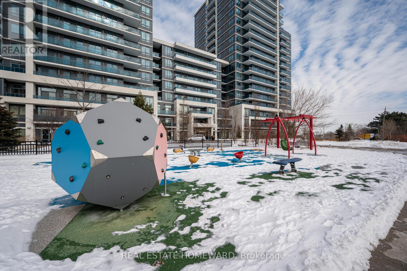 402 - 7165 Yonge Street, Markham, ON - Outdoor