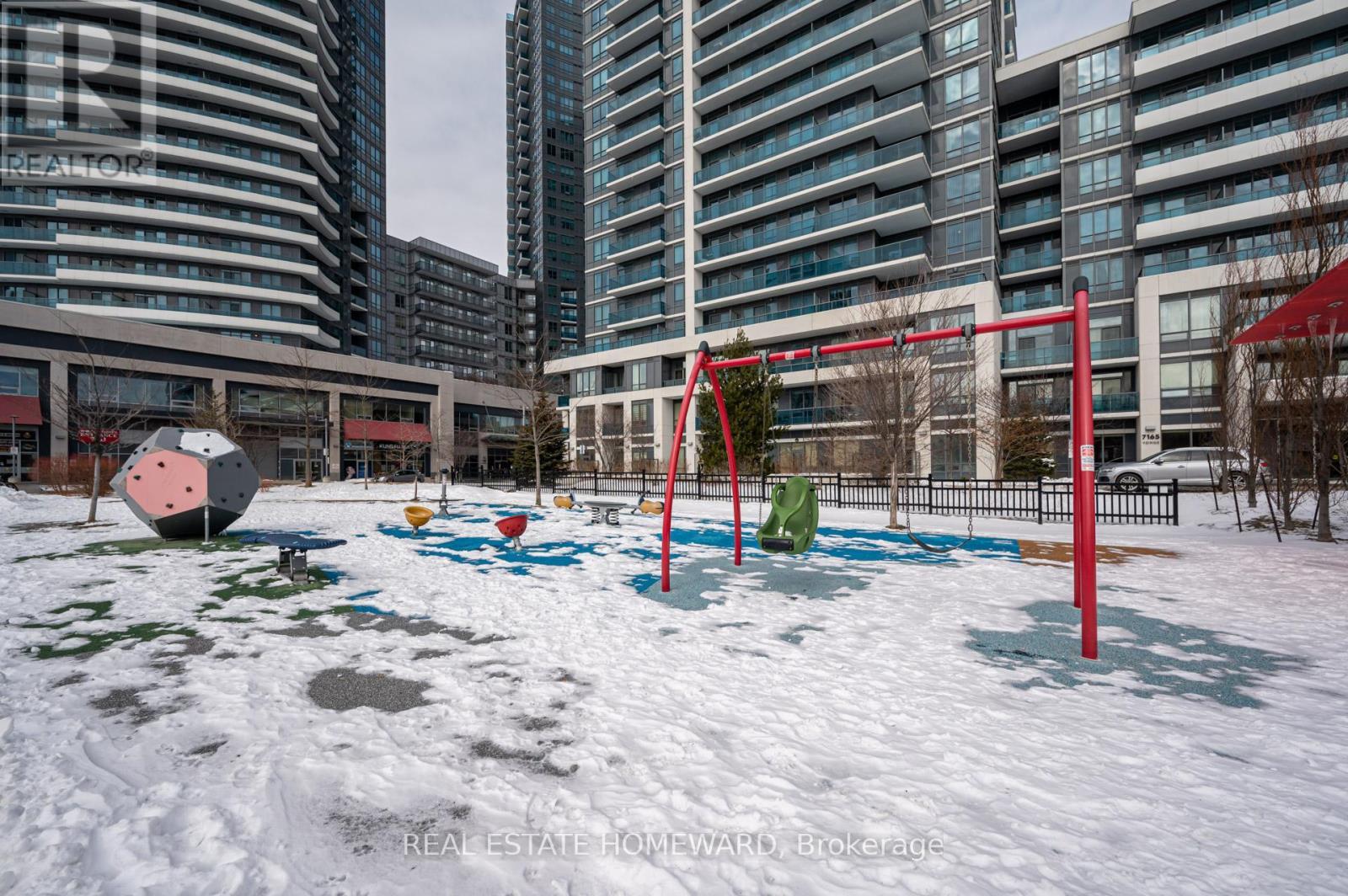 402 - 7165 Yonge Street, Markham, ON - Outdoor