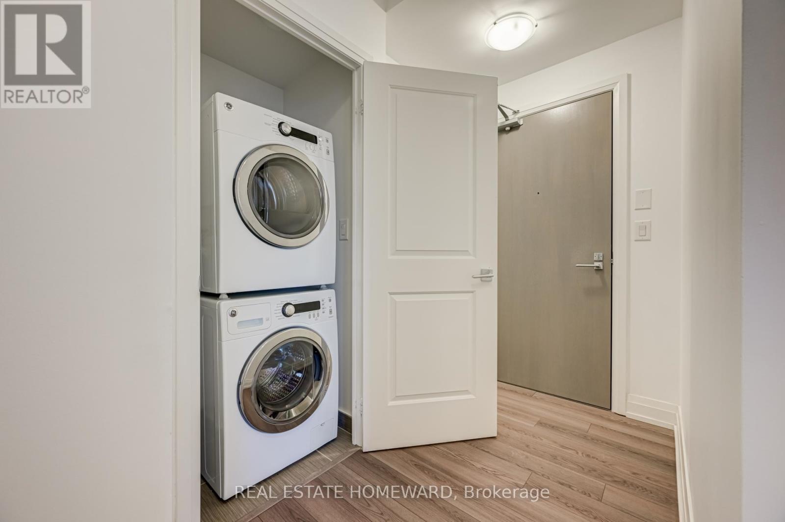 402 - 7165 Yonge Street, Markham, ON - Indoor Photo Showing Laundry Room