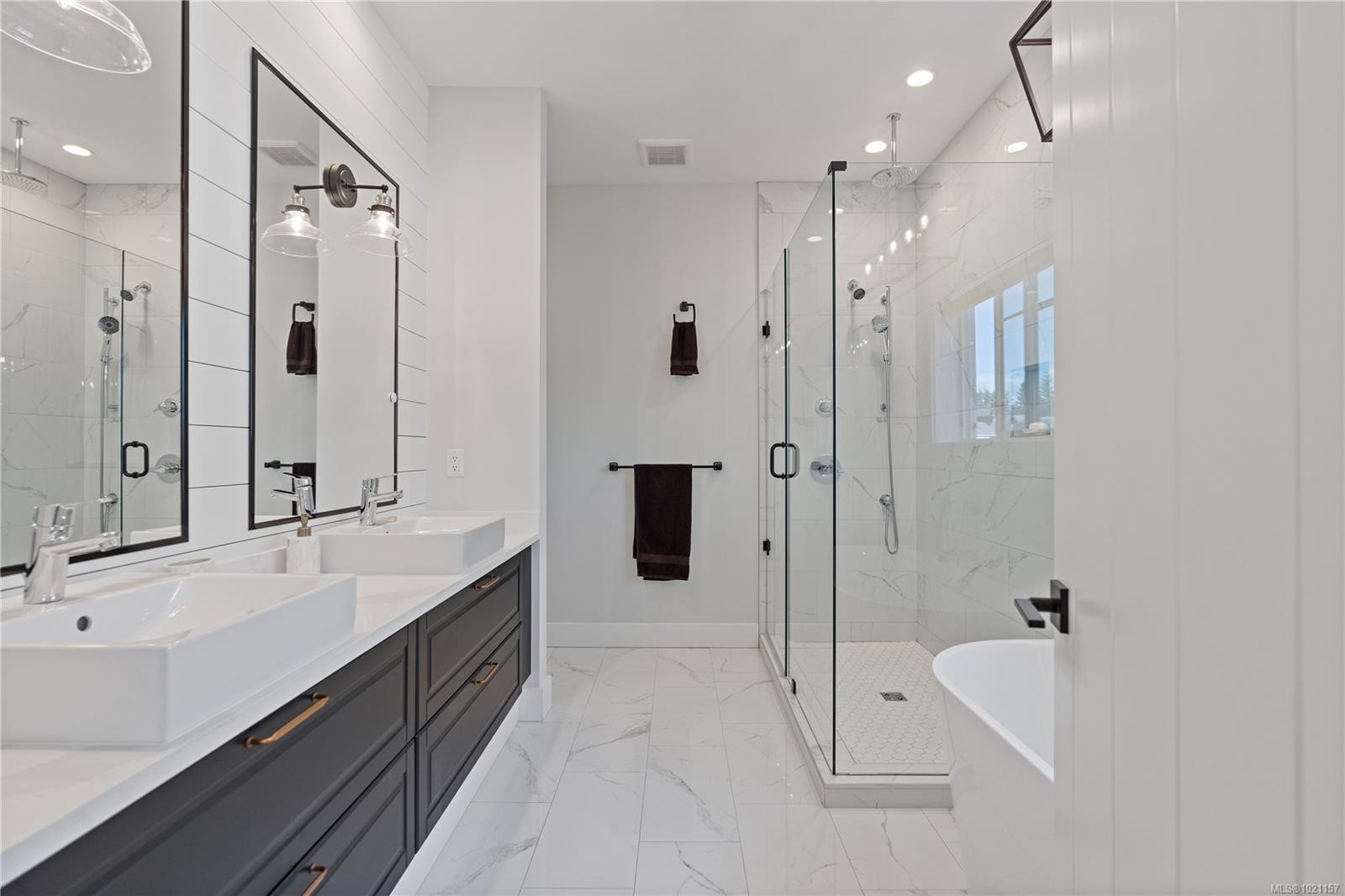 2316 Mountain Heights Dr, Sooke, BC