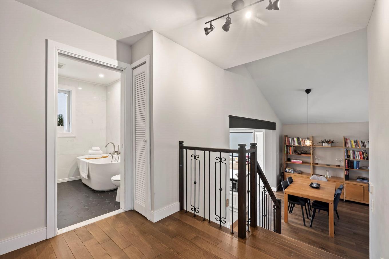 Hall d'entrée/Vestibule - 38 Place Montmorency, Laval (Laval-Des-Rapides), QC - Indoor Photo Showing Other Room