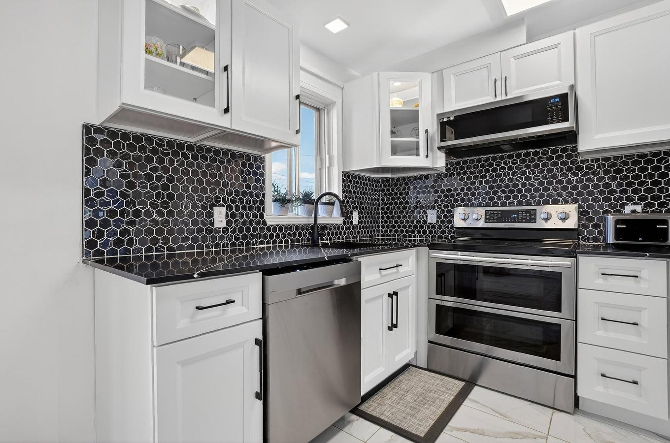 Cuisine - 790 Rue Sara, Laval (Fabreville), QC - Indoor Photo Showing Kitchen With Upgraded Kitchen