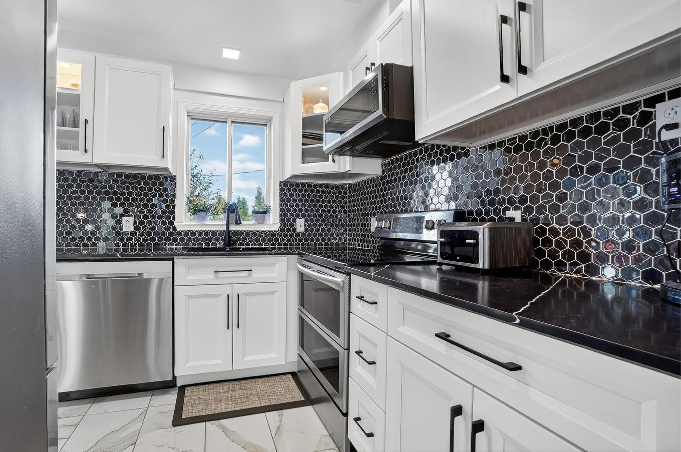 Cuisine - 790 Rue Sara, Laval (Fabreville), QC - Indoor Photo Showing Kitchen With Upgraded Kitchen