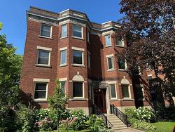 2-388 Av. Olivier Westmount, QC H3Z 2C9