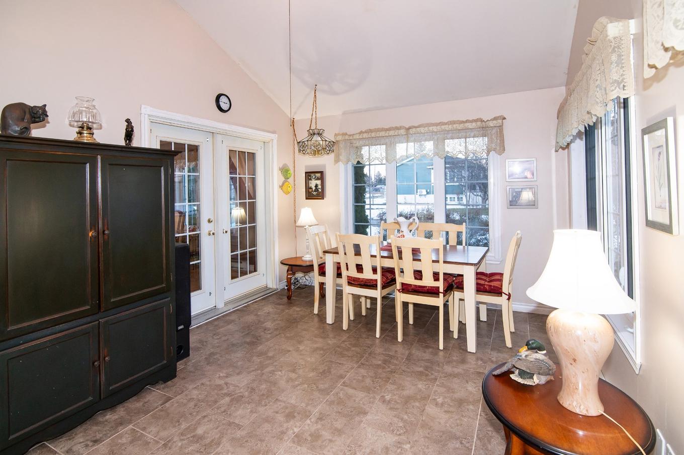 Solarium/Sunroom - 1000 Rue Des Champs, Sainte-Hélène-De-Kamouraska, QC - Indoor Photo Showing Dining Room