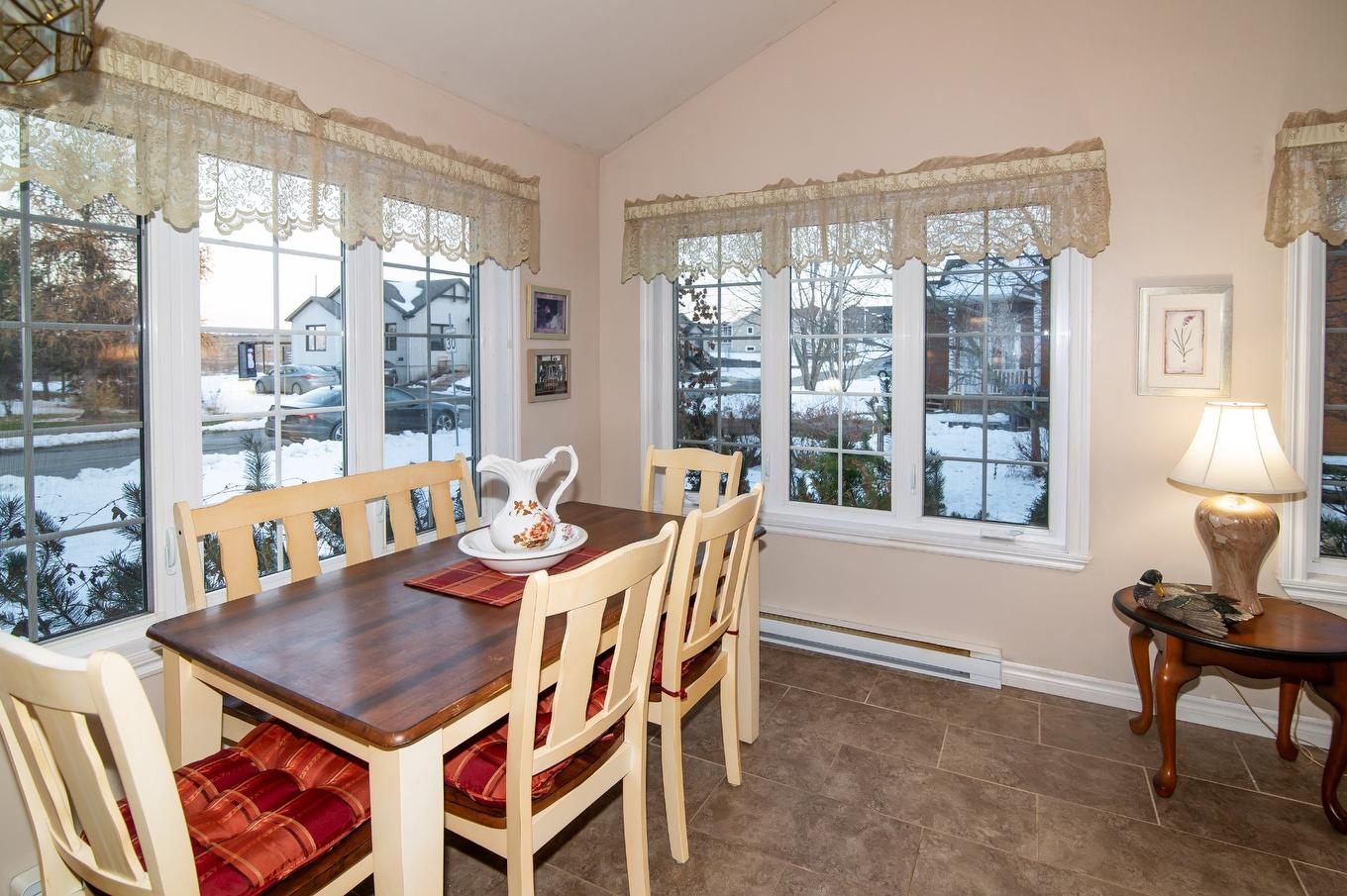 Solarium/Sunroom - 1000 Rue Des Champs, Sainte-Hélène-De-Kamouraska, QC - Indoor Photo Showing Dining Room