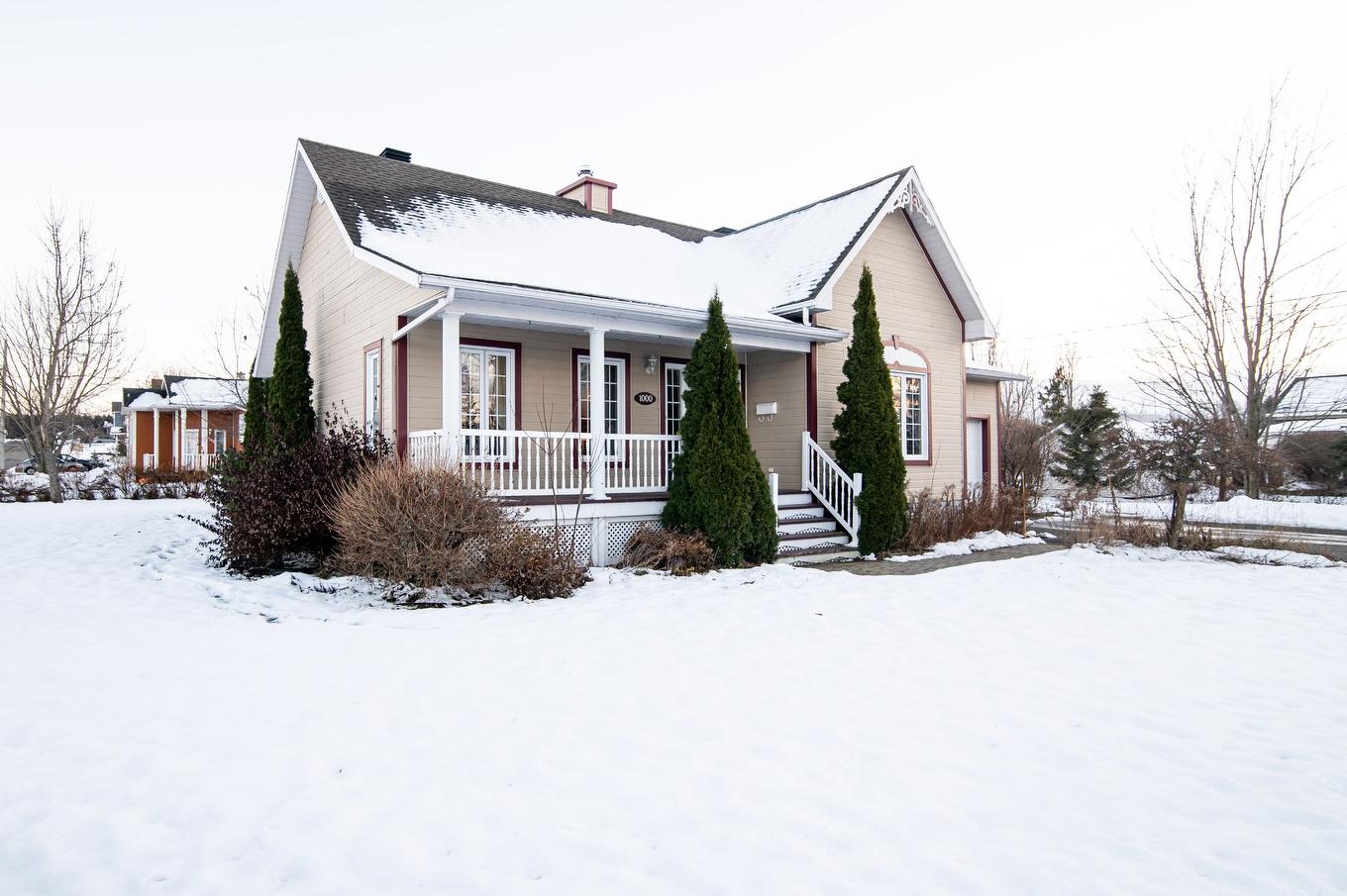 Frontage - 1000 Rue Des Champs, Sainte-Hélène-De-Kamouraska, QC - Outdoor With Deck Patio Veranda With Facade