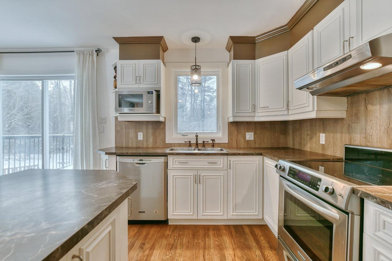 Cuisine - 1478 Rue Plamondon, Prévost, QC - Indoor Photo Showing Kitchen With Double Sink
