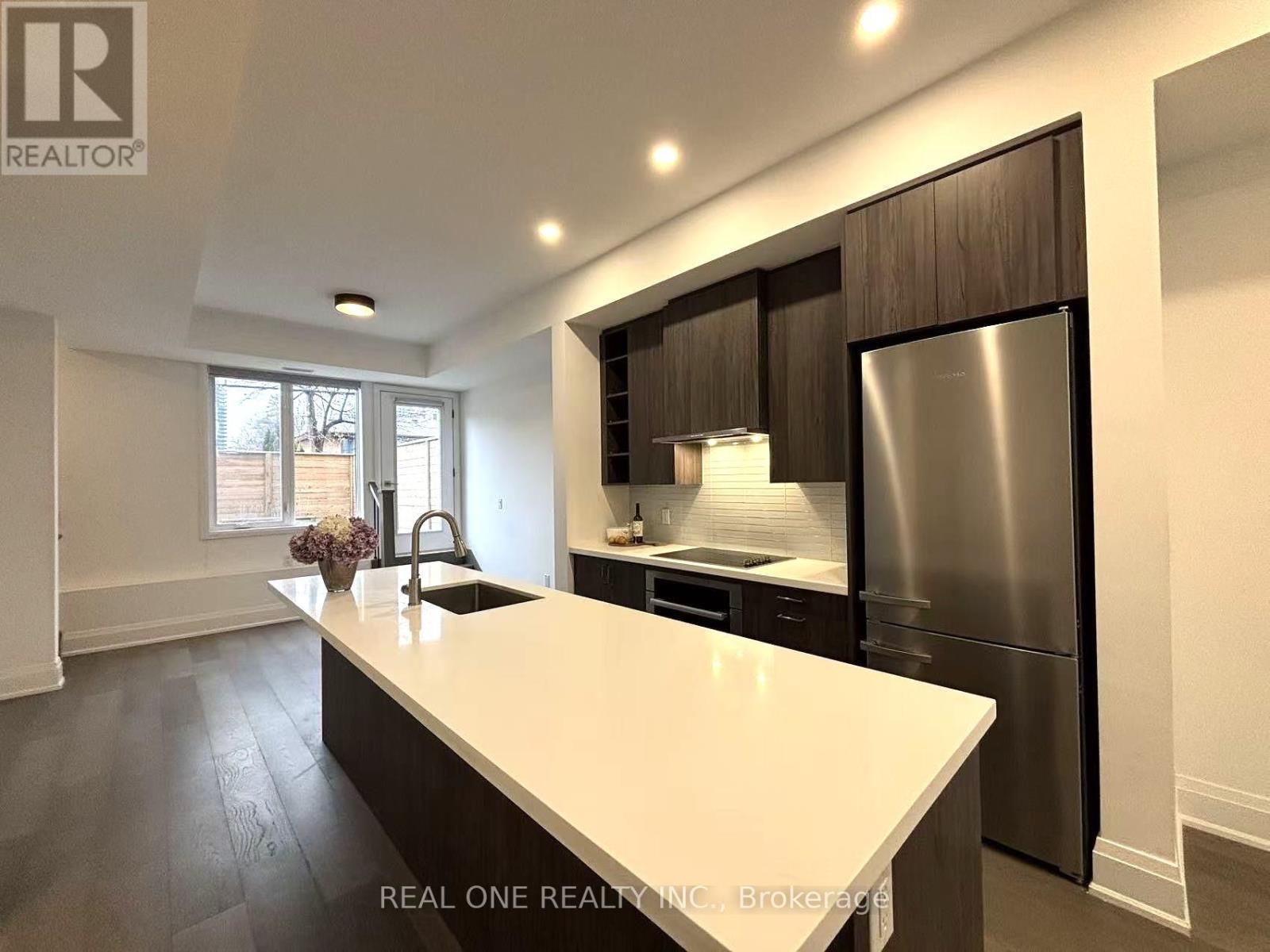 3 - 35 Dervock Crescent, Toronto, ON - Indoor Photo Showing Kitchen With Upgraded Kitchen