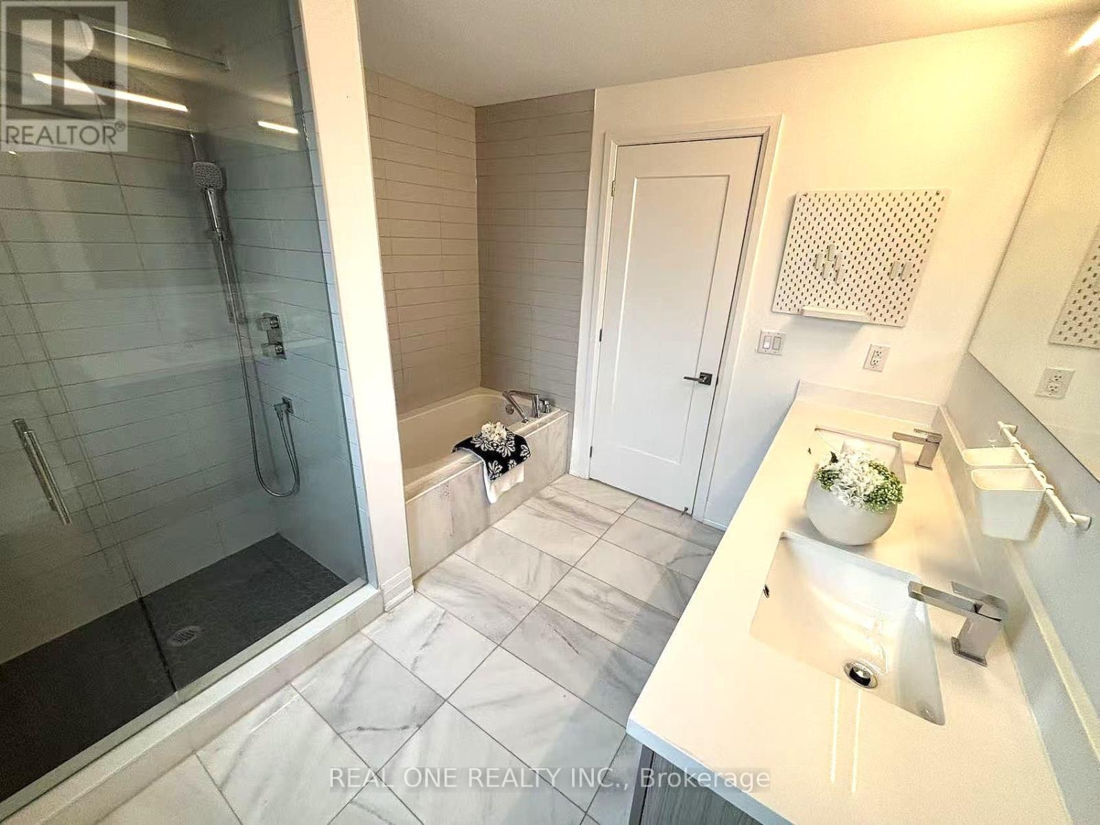 3 - 35 Dervock Crescent, Toronto, ON - Indoor Photo Showing Bathroom