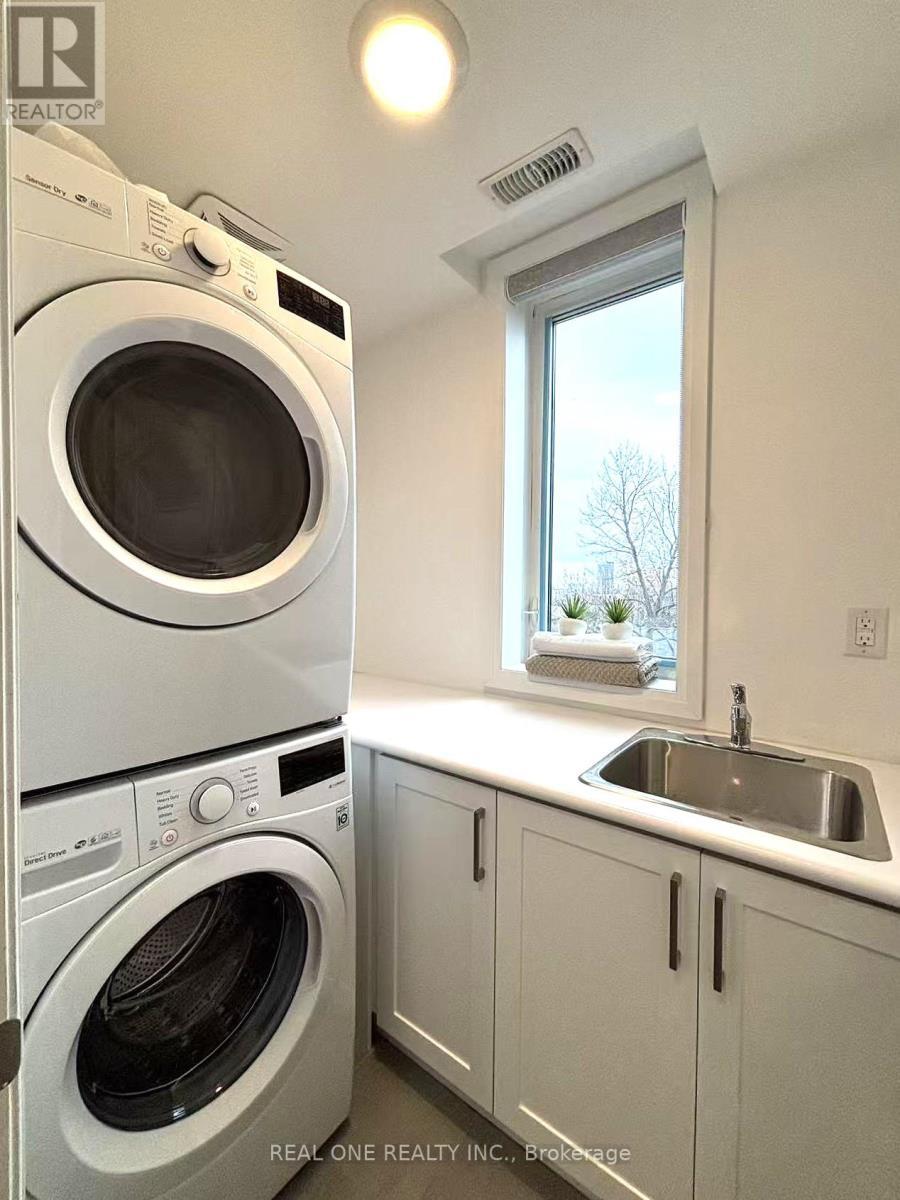 3 - 35 Dervock Crescent, Toronto, ON - Indoor Photo Showing Laundry Room