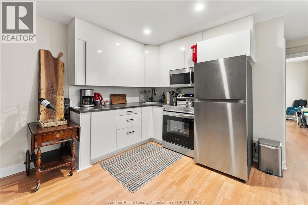 127 Talbot Street North Unit# 3, Essex, ON - Indoor Photo Showing Kitchen