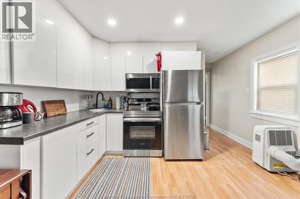 127 Talbot Street North Unit# 3, Essex, ON - Indoor Photo Showing Kitchen