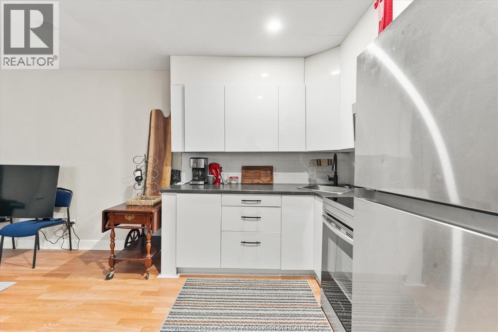127 Talbot Street North Unit# 3, Essex, ON - Indoor Photo Showing Kitchen