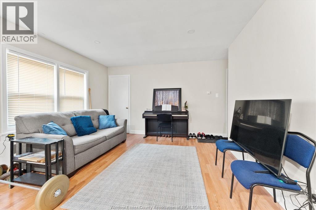 127 Talbot Street North Unit# 3, Essex, ON - Indoor Photo Showing Living Room