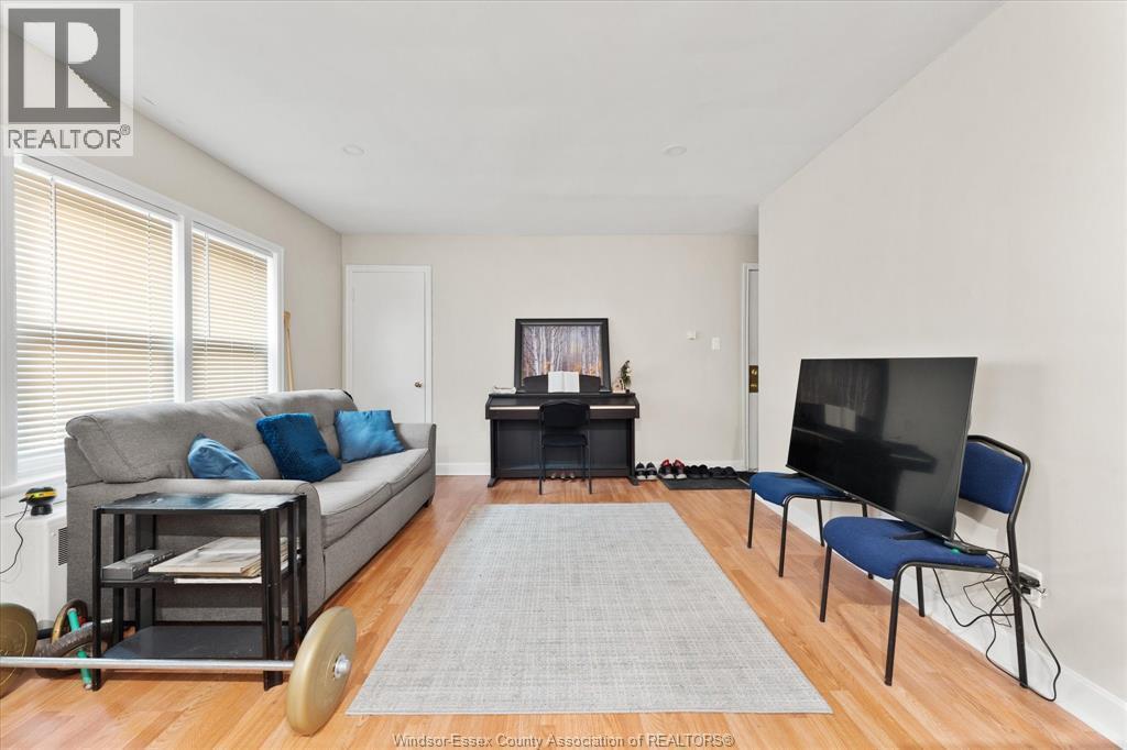 127 Talbot Street North Unit# 3, Essex, ON - Indoor Photo Showing Living Room