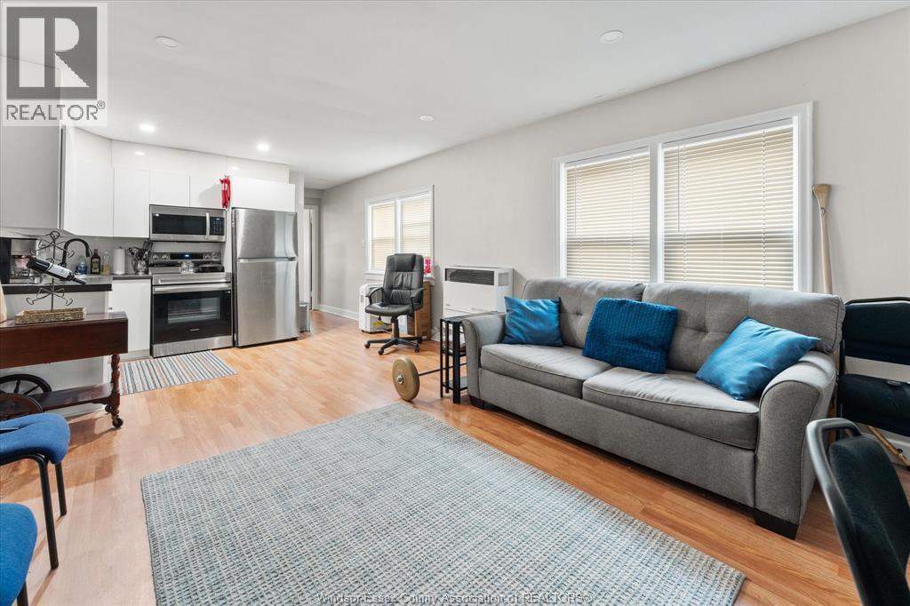 127 Talbot Street North Unit# 3, Essex, ON - Indoor Photo Showing Living Room