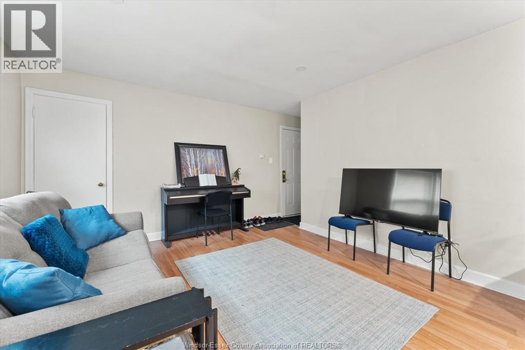 127 Talbot Street North Unit# 3, Essex, ON - Indoor Photo Showing Living Room