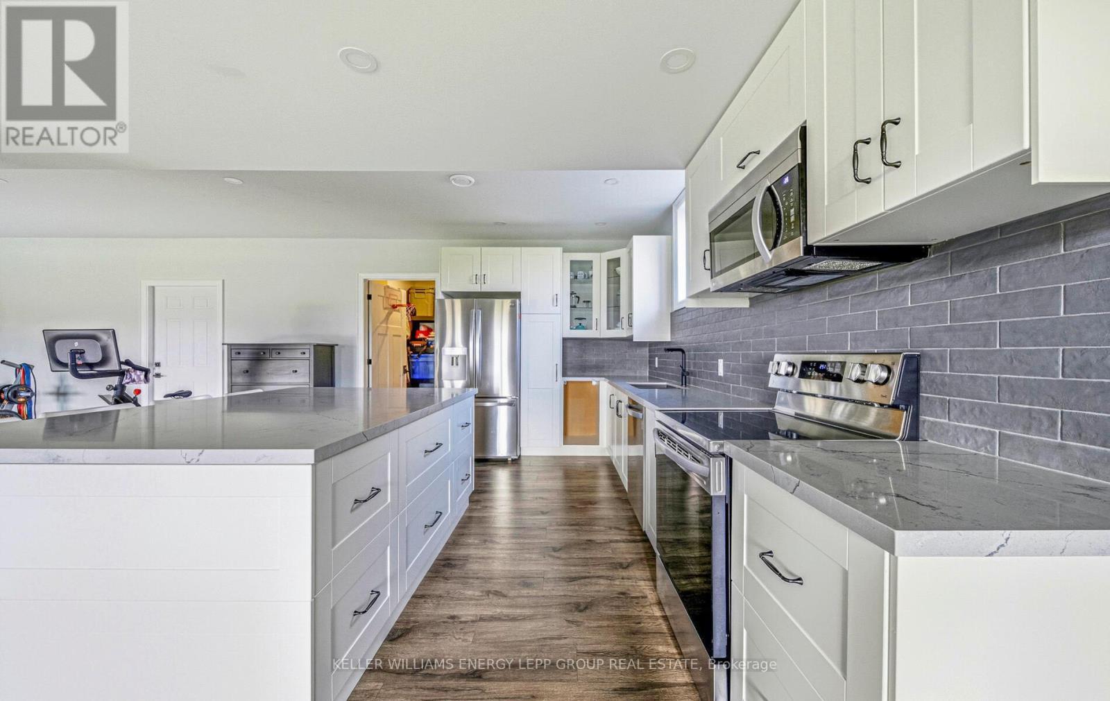 305 Glenarm Road, Kawartha Lakes (Eldon), ON - Indoor Photo Showing Kitchen