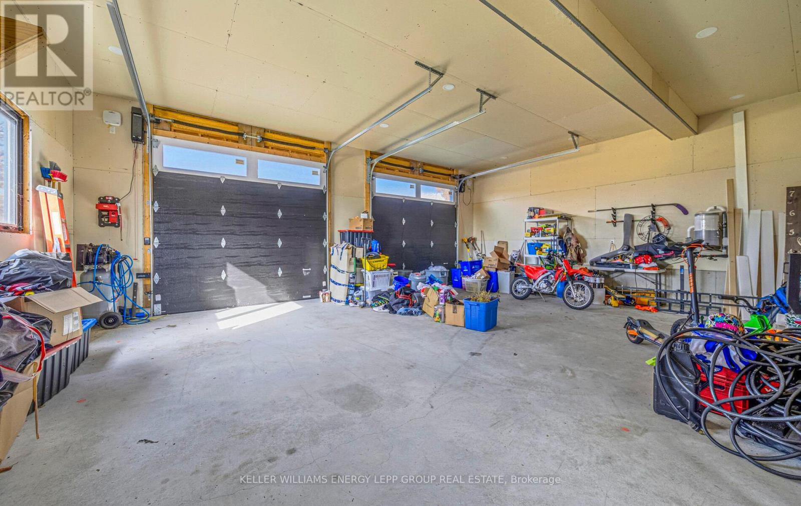 305 Glenarm Road, Kawartha Lakes (Eldon), ON - Indoor Photo Showing Garage