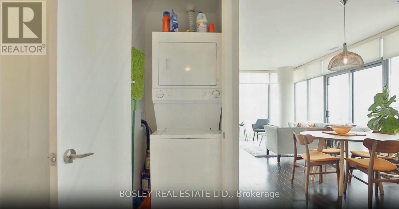 1405 - 103 The Queensway, Toronto, ON - Indoor Photo Showing Laundry Room