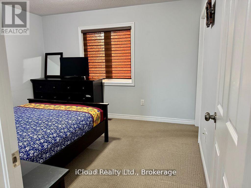 27 Tysonville Circle, Brampton, ON - Indoor Photo Showing Bedroom