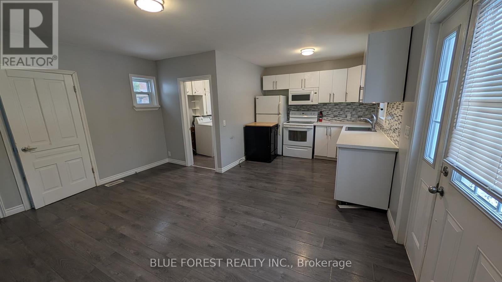 8516 Townsend Line, Lambton Shores (Arkona), ON - Indoor Photo Showing Kitchen