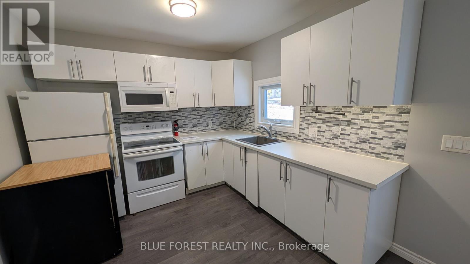 8516 Townsend Line, Lambton Shores (Arkona), ON - Indoor Photo Showing Kitchen