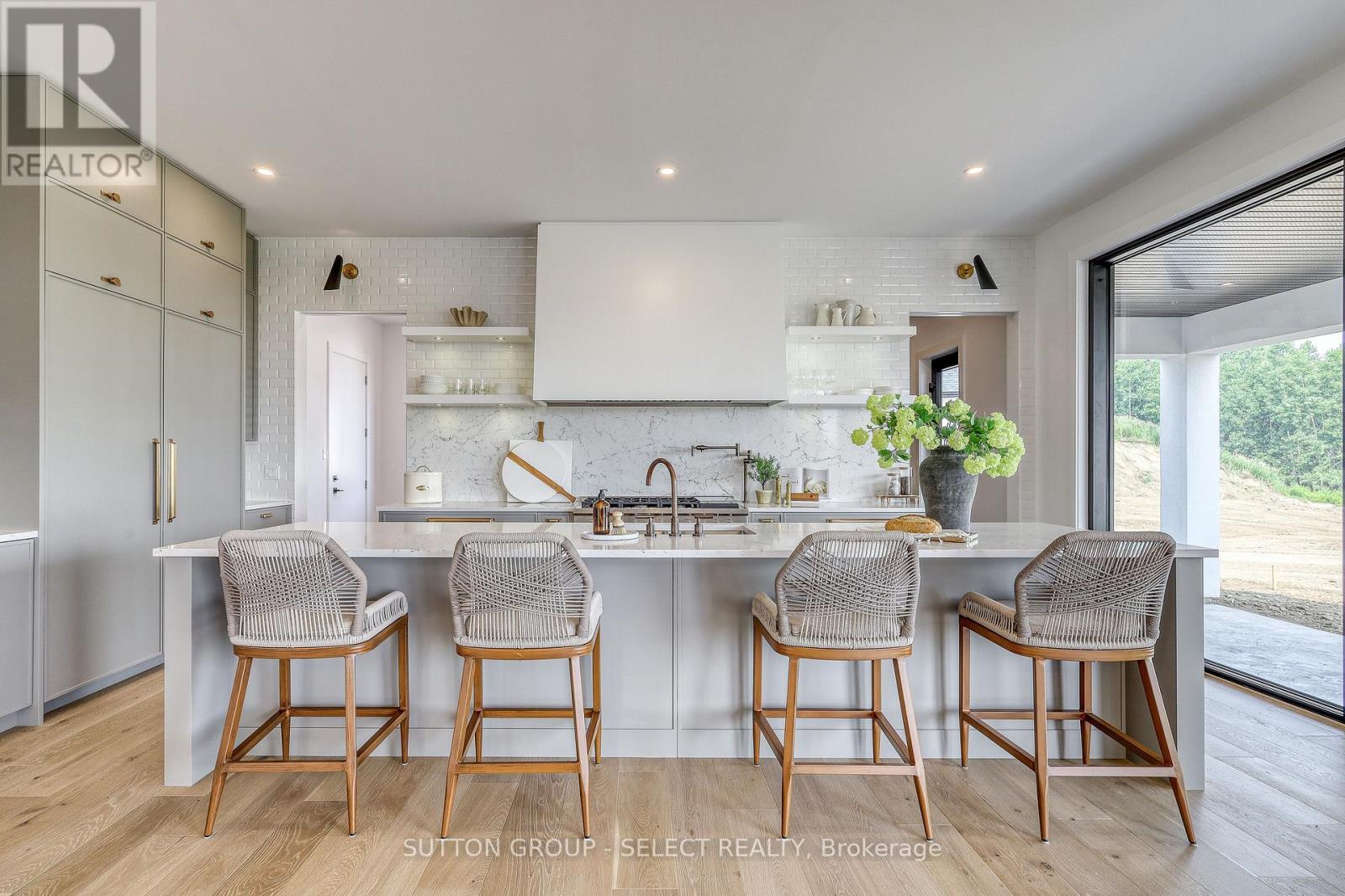 169 Edgewater Boulevard, Middlesex Centre (Kilworth), ON - Indoor Photo Showing Kitchen With Upgraded Kitchen