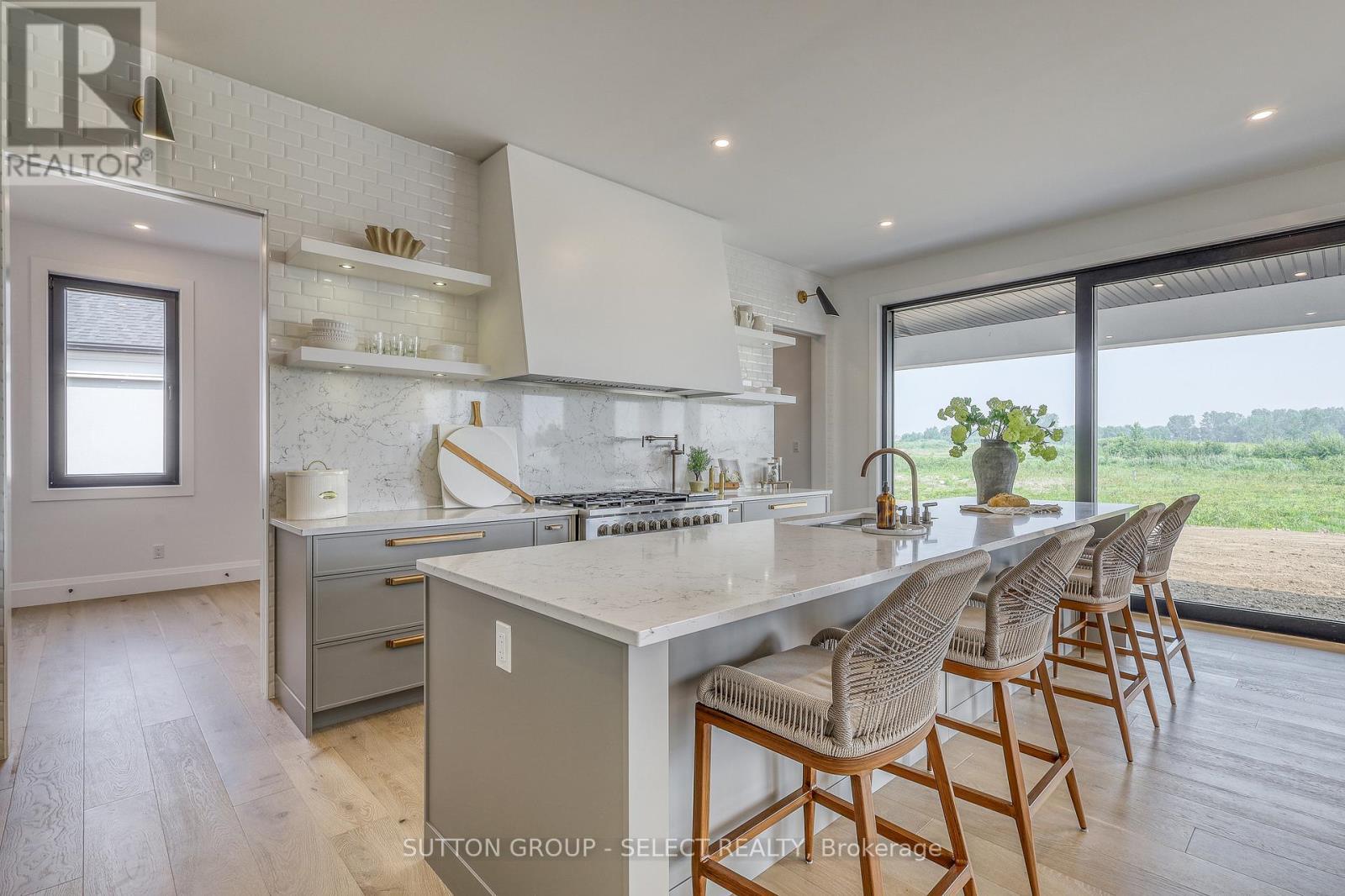 169 Edgewater Boulevard, Middlesex Centre (Kilworth), ON - Indoor Photo Showing Kitchen
