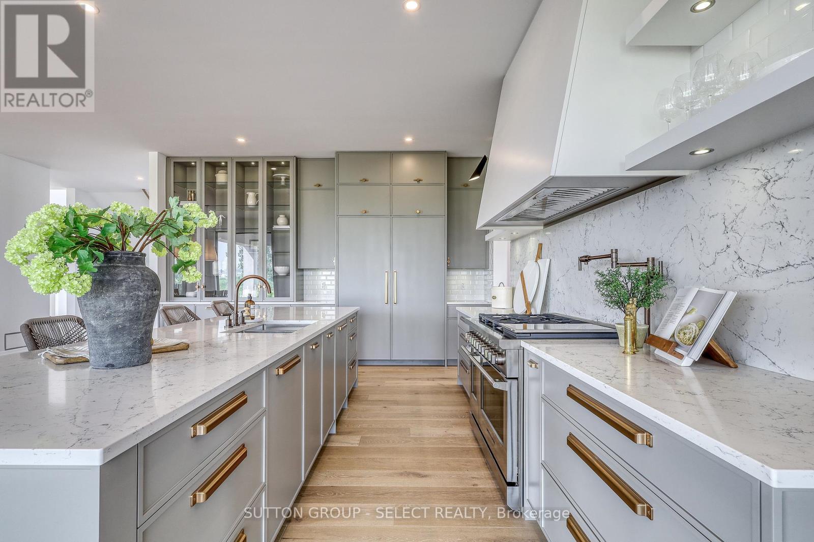 169 Edgewater Boulevard, Middlesex Centre (Kilworth), ON - Indoor Photo Showing Kitchen With Upgraded Kitchen
