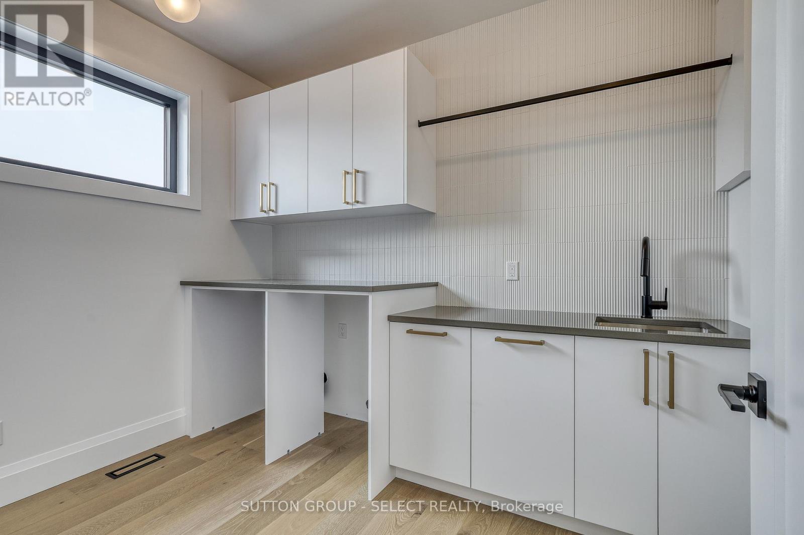 169 Edgewater Boulevard, Middlesex Centre (Kilworth), ON - Indoor Photo Showing Kitchen
