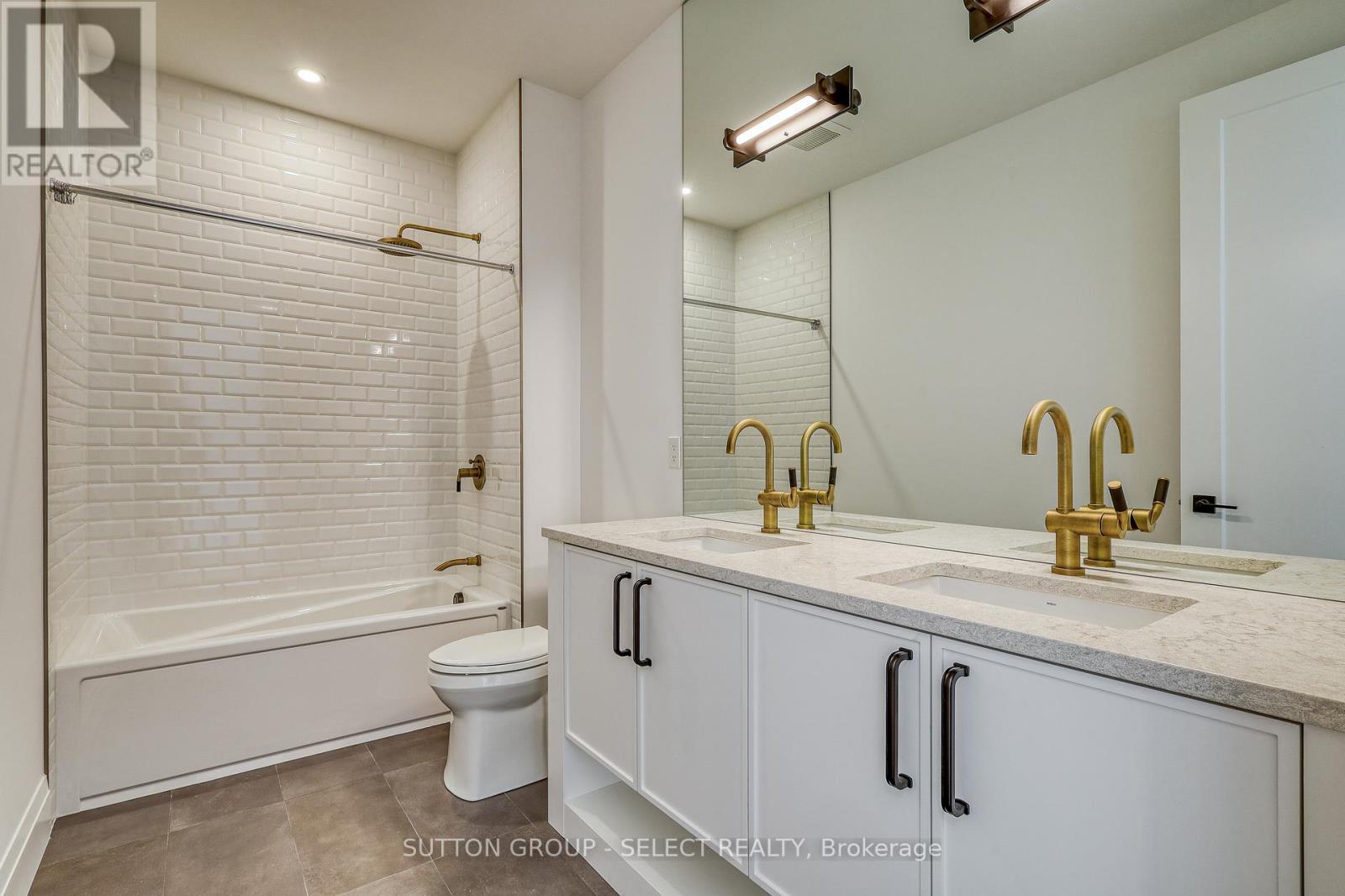 169 Edgewater Boulevard, Middlesex Centre (Kilworth), ON - Indoor Photo Showing Bathroom