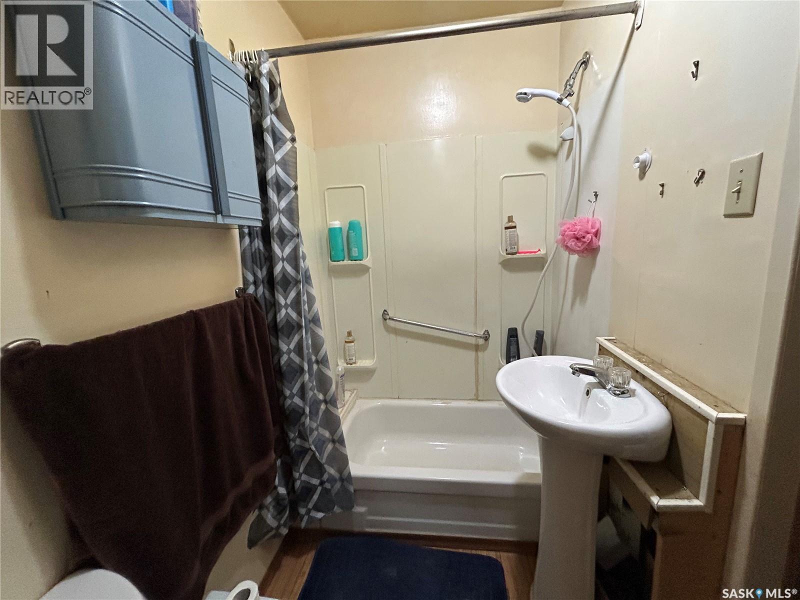 618 98Th Avenue, Tisdale, SK - Indoor Photo Showing Bathroom