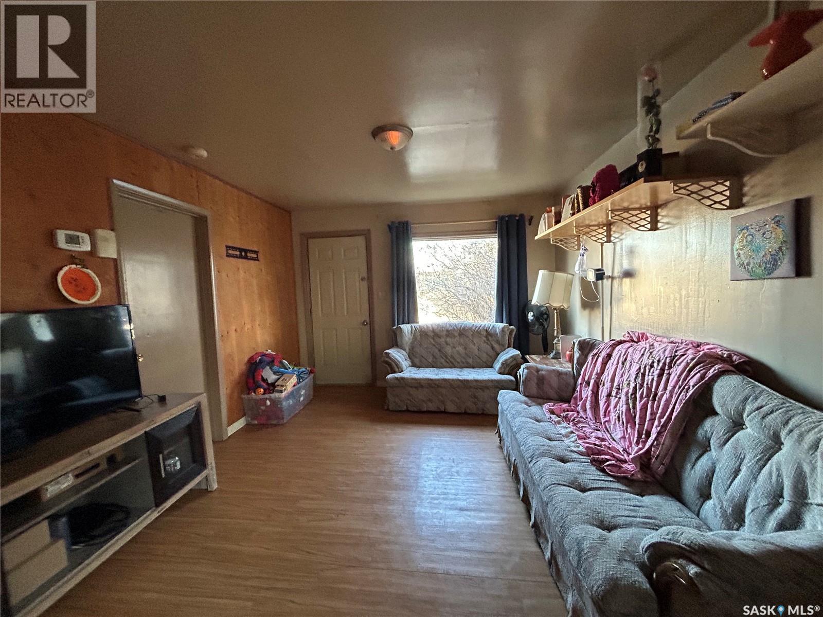 618 98Th Avenue, Tisdale, SK - Indoor Photo Showing Living Room