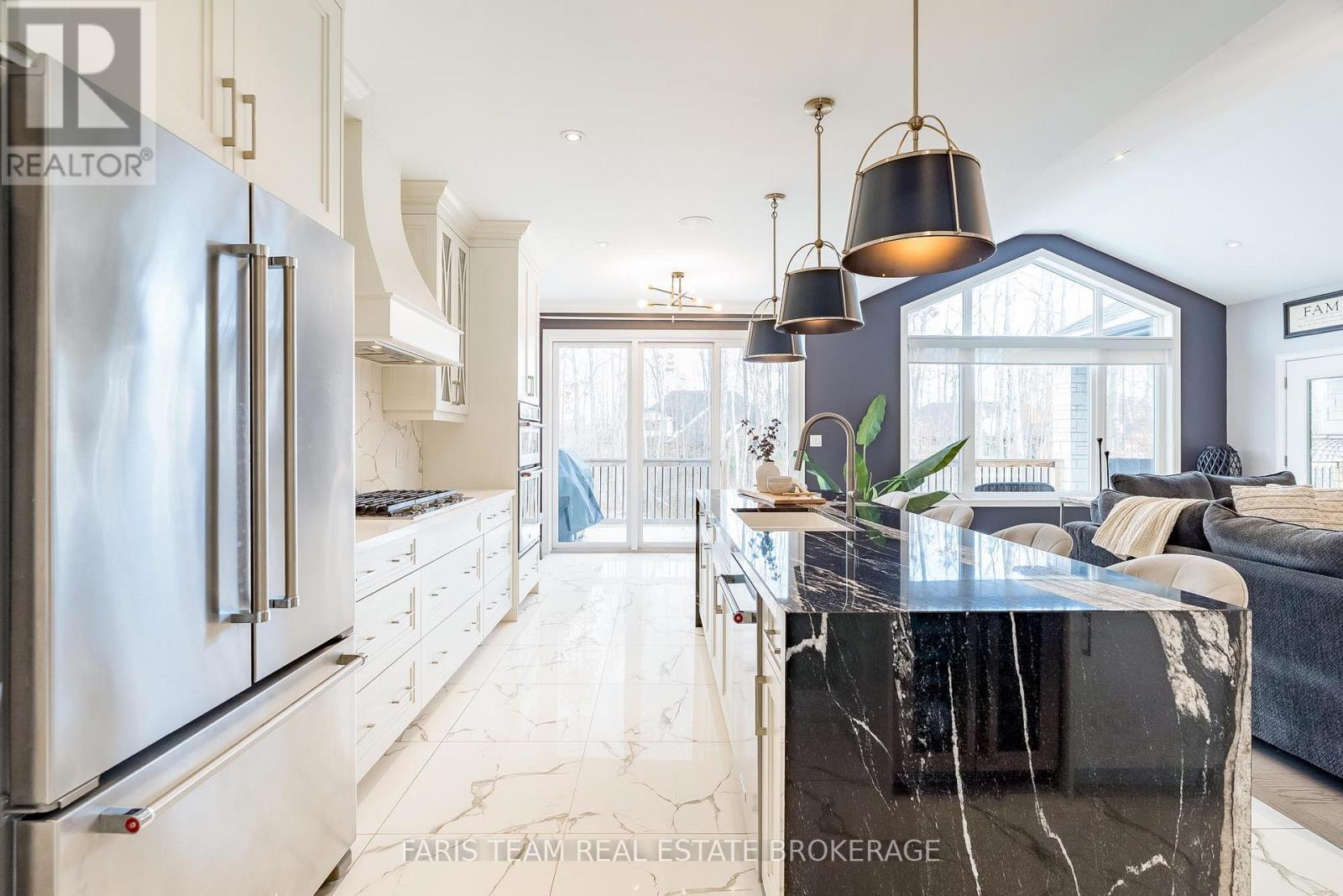 9 Byers Street, Springwater, ON - Indoor Photo Showing Kitchen With Upgraded Kitchen