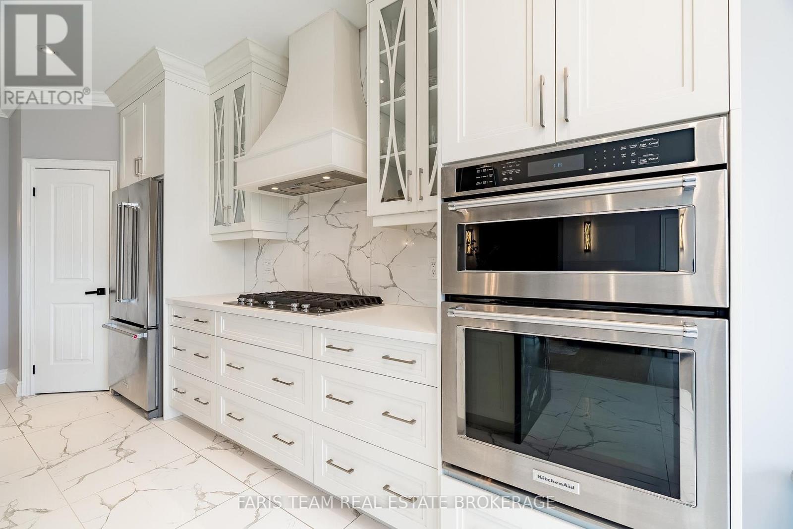 9 Byers Street, Springwater, ON - Indoor Photo Showing Kitchen With Upgraded Kitchen