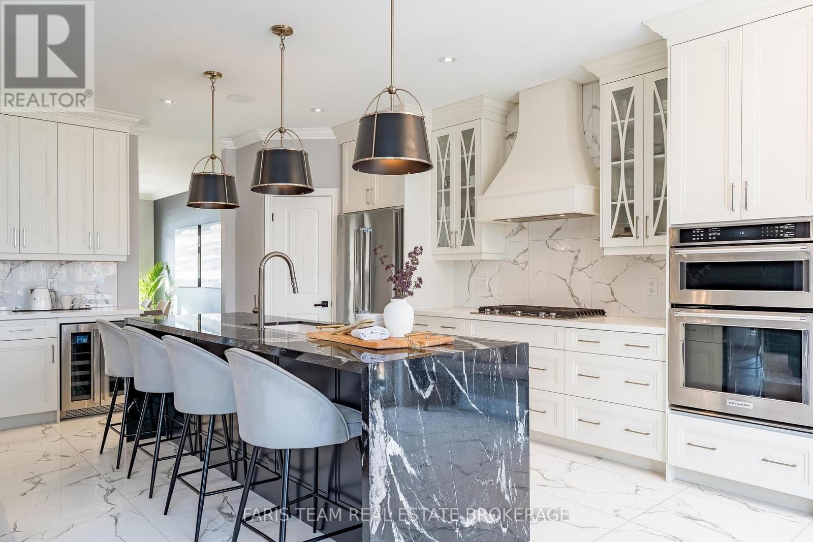 9 Byers Street, Springwater, ON - Indoor Photo Showing Kitchen With Upgraded Kitchen