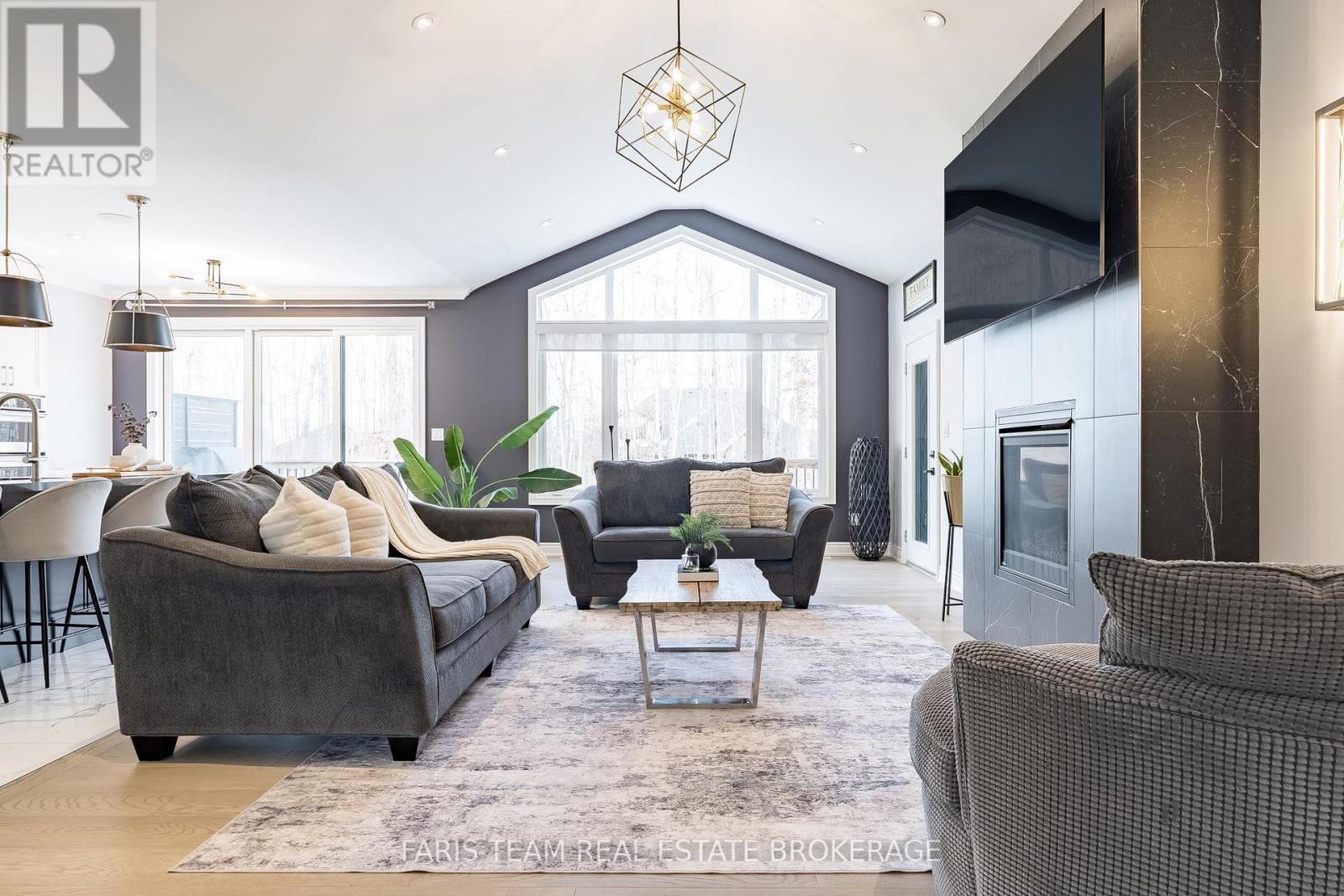 9 Byers Street, Springwater, ON - Indoor Photo Showing Living Room