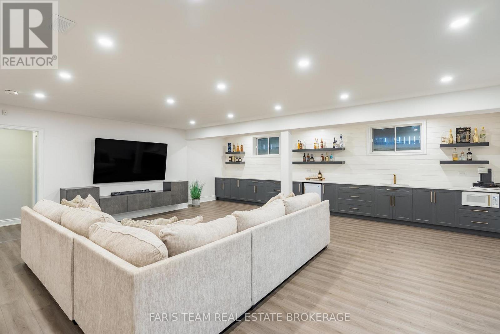 9 Byers Street, Springwater, ON - Indoor