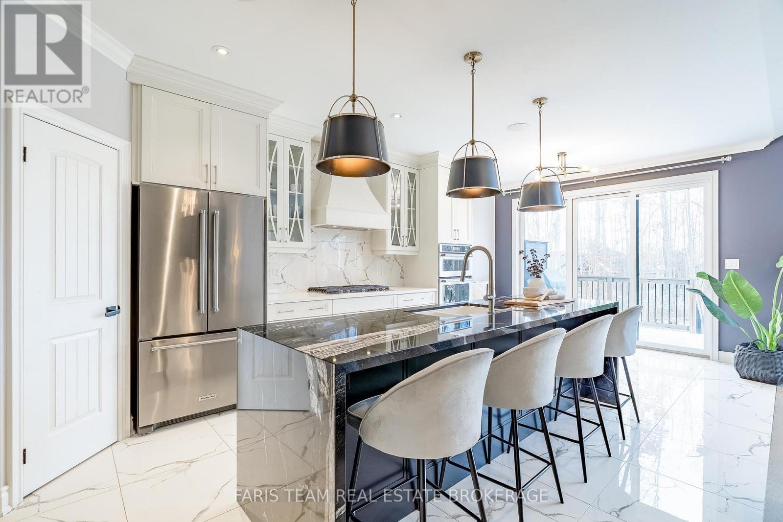 9 Byers Street, Springwater, ON - Indoor Photo Showing Kitchen With Upgraded Kitchen
