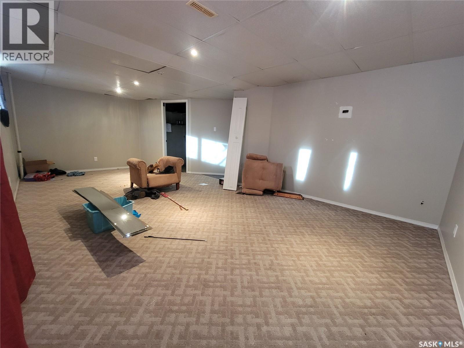 4820 46Th Street, Lloydminster, SK - Indoor