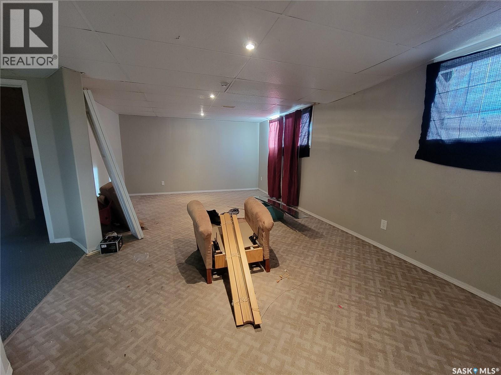 4820 46Th Street, Lloydminster, SK - Indoor