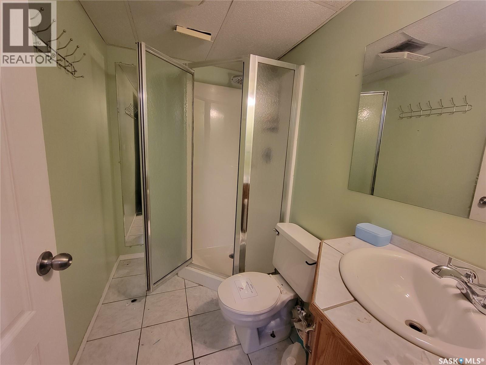 4820 46Th Street, Lloydminster, SK - Indoor Photo Showing Bathroom