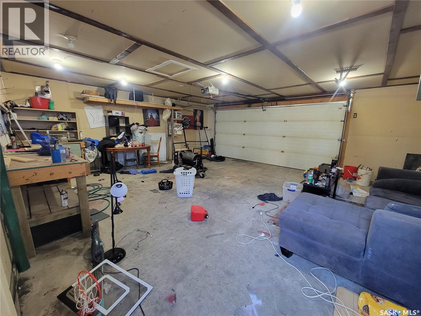 4820 46Th Street, Lloydminster, SK - Indoor Photo Showing Garage