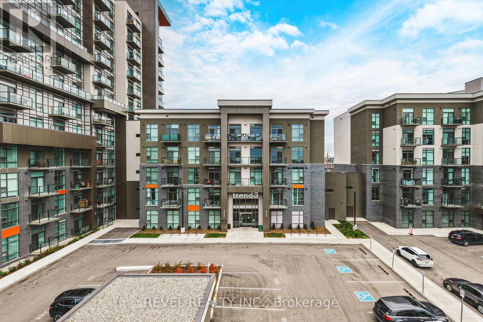 TREND 3 - 613 - 470 Dundas Street E, Hamilton, ON - Outdoor With Facade